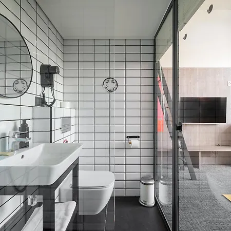 Art With Mezzanine By Bookinghost Apartamento