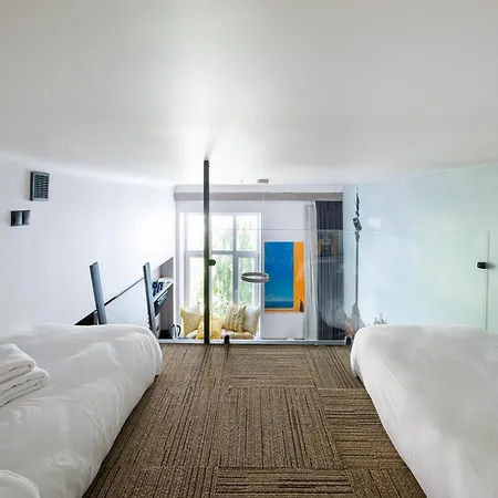Art With Mezzanine By Bookinghost Apartamento